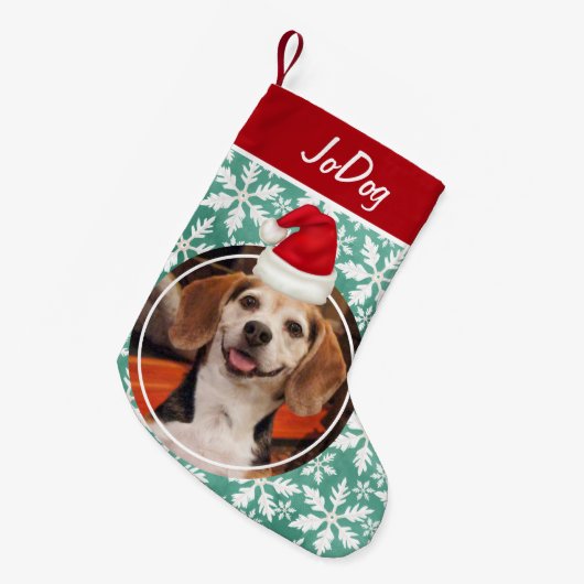 Foto van Pet met Red Santa Hat Green Snowflakes Kleine Kerstsok (Voorkant (Hangend))