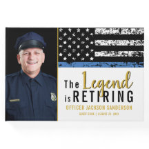 Foto van politie met blauwe lijn vlag