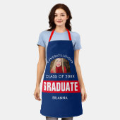 Foto van Red and Navy Blue Afstuderen Schort (Gedragen)