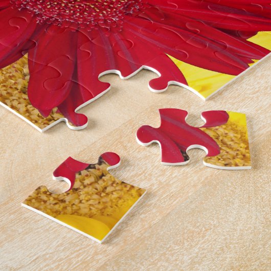 Foto van Red and Yellow Gerber Daisy Legpuzzel (Zijkant)
