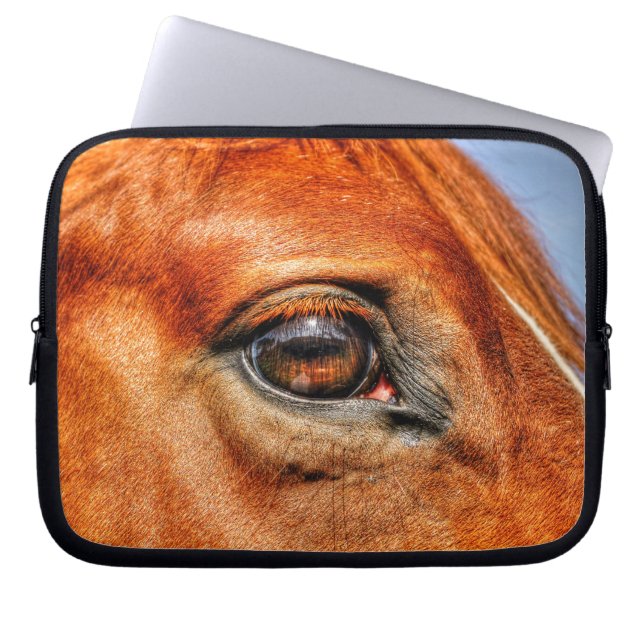 Foto van Red Dun Horse's Eye Animal lover Laptop Sleeve (Voorkant)