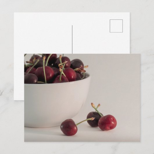 Foto van Red Fresh Cherries Bowl in gedempte tonen Briefkaart (Voorkant / Achterkant)
