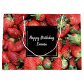 Foto van Red Juicy Strawberries Birthday Groot Cadeauzakje (Voorkant)