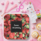 Foto van Red Juicy Strawberries Birthday Papieren Bordje (Feest)