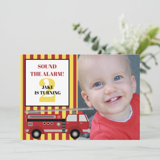 Foto van Red Yellow Firetruck Child 2e verjaardag  Kaart (Staand voorkant)