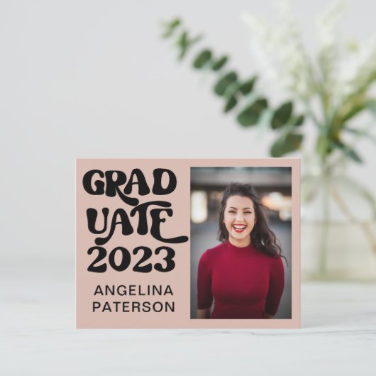 Foto van Retro: zwart en roze Afstuderen partij Uitnodiging Briefkaart (Staand voorkant)