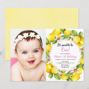 Foto van roze en gele citroen op de eerste verjaar kaart