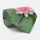 foto van roze en groene Lily Pad Stropdas (Opgerold)