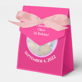 Foto van Schattige Puppy Dog Wearing Hot Pink Scar Bedankdoosjes