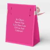 Foto van Schattige Puppy Dog Wearing Hot Pink Scar Bedankdoosjes (Achterkant)