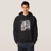 Foto van Schattigee Lazy White Dog Hanging Out Met Hoodie (Voorkant volledig)