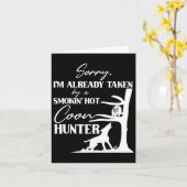 Foto van Smoking Hot Coon Hunter Funny Raccoon Hun Kaart (Gele Bloem)