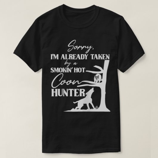 Foto van Smoking Hot Coon Hunter Funny Raccoon Hun T-shirt (Design voorkant)