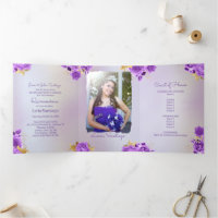 Foto van Spaanse Pearl en Paarse Rozen Quinceanera