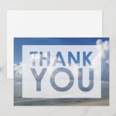 Foto van strand onder witte wolken met uitgesneden bedankkaart (Voorkant / Achterkant)