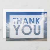 Foto van strand onder witte wolken met uitsnijding bedankkaart (Voorkant / Achterkant)