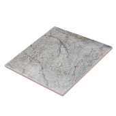 Foto van subtiele natuurlijke stontextuur tegeltje (Zijkant)