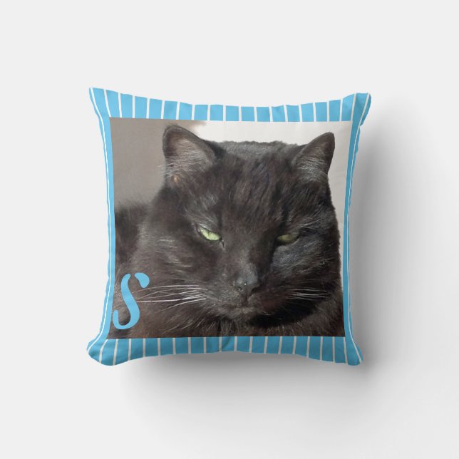 Foto van Turquoise Monogram Cat Kussen (Voorkant)
