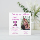 Foto van twee jaar Uitnodiging van het oude meisje (Staand voorkant)