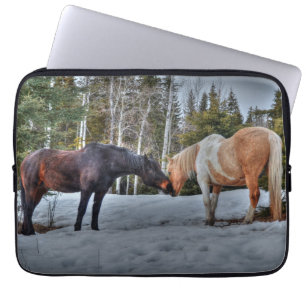 Foto van twee Rangpaarden "Year of the Horse" Equi Laptop Sleeve