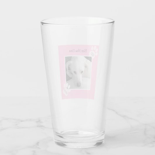Foto van unieke witte dog monogram roze poten glas (Achterkant)