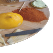 Foto van Untidy Kitchen Vegetable Skins Leuk Snijplank (Hoek)