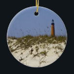 Foto van vuurtorenkit Inlet Florida Keramisch Ornament<br><div class="desc">Een  foto van de Ponce Inlet Lighthouse,  bij Daytona Beach,  Florida genomen van een strand op een dag met een blauwe hemel</div>