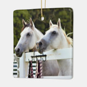 Foto van witte paarden keramisch ornament (Links)