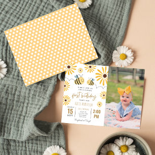 Foto van Yellow Bee Sunflower Virtual First Birthd Uitnodiging Briefkaart