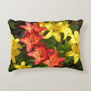 Foto van Yellow & Red Lily ontworpen Accent Kussen