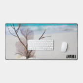 Foto van Zeeschelpen op een zandstrand Bureaumat (Keyboard & Muis)