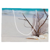 Foto van Zeeschelpen op een zandstrand Groot Cadeauzakje (Achterkant)