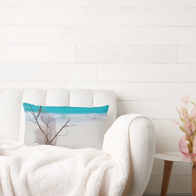 Foto van Zeeschelpen op een zandstrand Kussen (Bank)