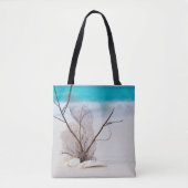 Foto van Zeeschelpen op een zandstrand Tote Bag (Voorkant)