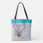 Foto van Zeeschelpen op een zandstrand Tote Bag (Achterkant)