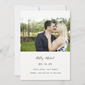 Foto van zwart-wit modern, minimalistisch script save the date (Achterkant)