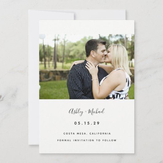 Foto van zwart-wit modern, minimalistisch script save the date (Achterkant)