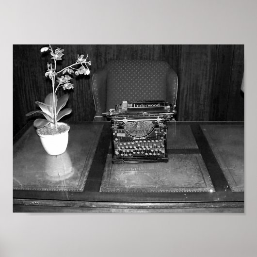 Foto van zwarte en witte Antiek schrijfmachine Poster (Voorkant)