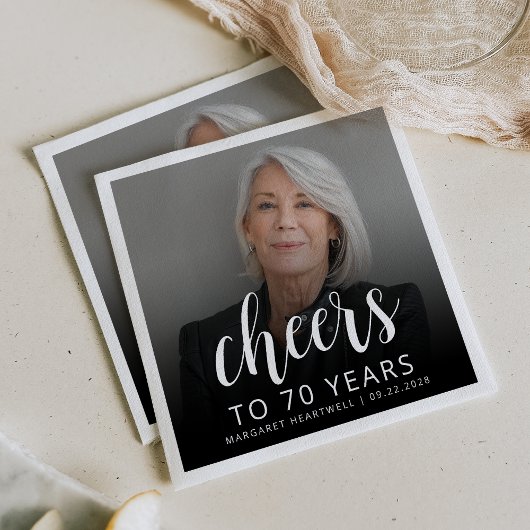 Foto verjaardagsfeest 70 jaar wit script proost servet