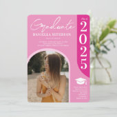 Foto vet 2025 boog hete retro roze afstuderen kaart (Staand voorkant)