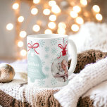 Foto voor eerste kerstmis: oma bell blue snewflake koffiemok<br><div class="desc">Eerste Kerstmis als een oma met winter ijsblauwe sneeuwvlokken patroon,  beste oma ooit! Met Kerstmisornamentvorm 2 fotooverlay en een klokvorm. Alle kleuren zijn bewerkbaar.</div>