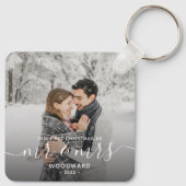 Foto voor het eerst met Kerstmis gehuwd wit script Sleutelhanger (Achterkant)