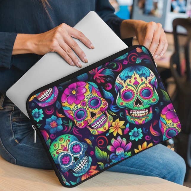 Foto Wallet Laptop Sleeve (Sugar skulls in pink blue yellow and green on a cute lap top sleeve and cover. )