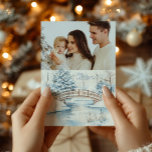 Foto Waterverf Christmas Winter Wonderland Feestdagenkaart<br><div class="desc">Deel uw vakantiegevoel met onze Foto Waterverf Christmas Winter Wonderland Holiday Kaart! Deze prachtig ontworpen kaart is voorzien van een serene waterverf winterwonderland scene die perfect lijsten uw favoriete foto, het creëren van een magische en persoonlijke vakantie begroeting. Gedrukt op premium karton, de zachte waterverf tinten vangen de vredige charme...</div>