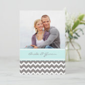 Foto Weddenschap Invitaties Gray Blue Chevron Kaart (Staand voorkant)