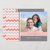 Foto Weddenschap Invitaties Gray Coral Chevron Kaart (Voorkant / Achterkant)