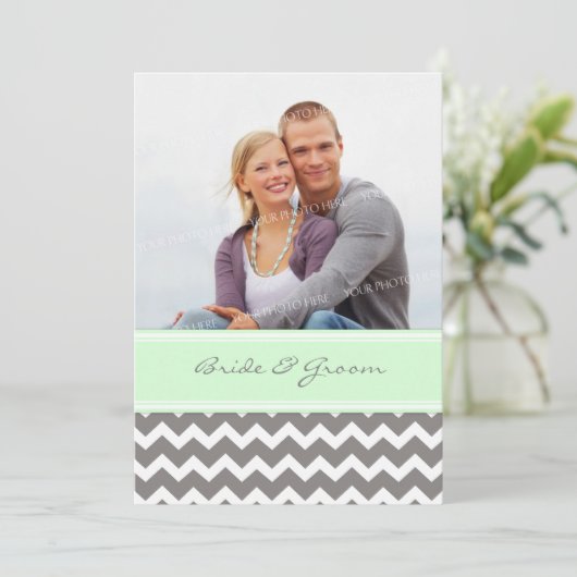 Foto Weddenschap Invitaties Gray Mint Chevron Kaart (Staand voorkant)