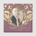 Foto Wedding Favor Magnet<br><div class="desc">Grafische,  moderne,  elegante paarse bruiloft begunstigt magneet,  met gouden kunstdeco-hart en aangepaste foto van het stel.</div>