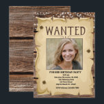Foto Western Funny Wanted Poster Birthday Party Kaart<br><div class="desc">Grappig Foto Western Gezocht Poster Birthday Party Invitation. Het ontwerp heeft een hout- en lichtachtergrond en een gewenst poster met kogelgaten. Voeg een foto van een meisje,  jongen of kind toe. Pas je aan met je verjaardagsgegevens.</div>