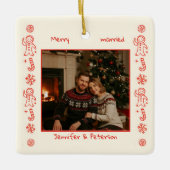 Foto Whimsical Red Doodle Kerstmis getrouwd Keramisch Ornament (Voorkant)